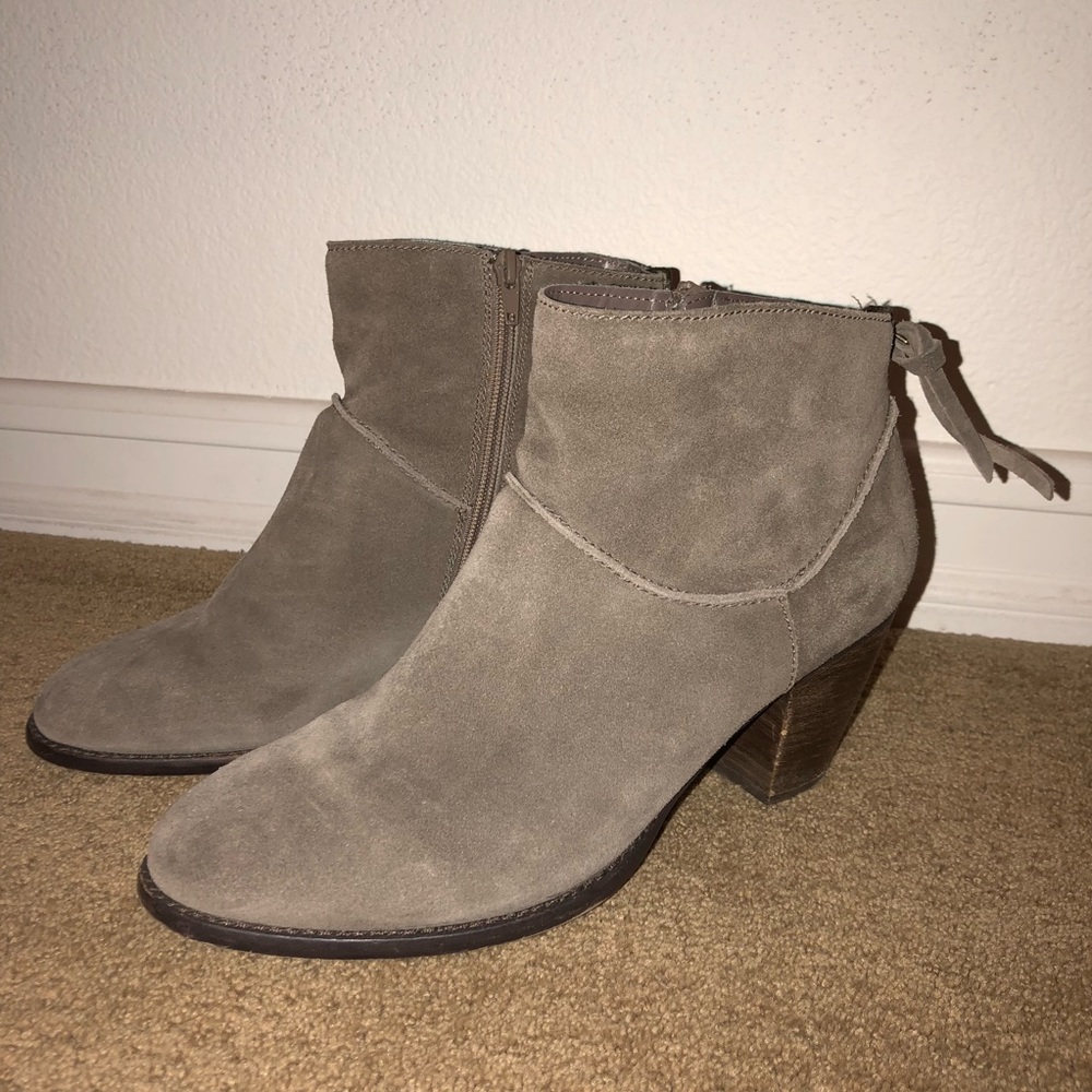 steve madden grey suede booties
